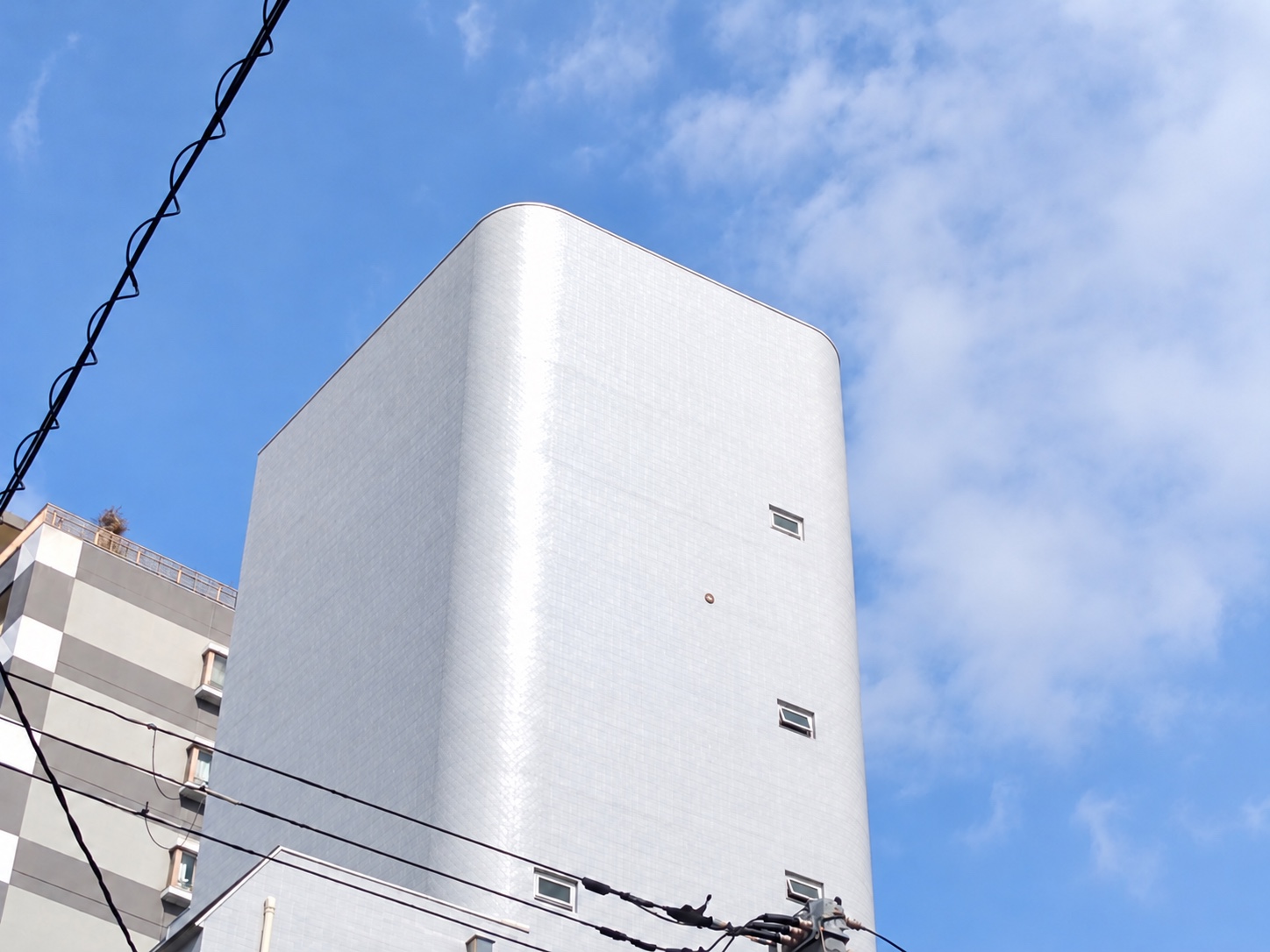 外壁タイル面の剝落防止工事の施工後