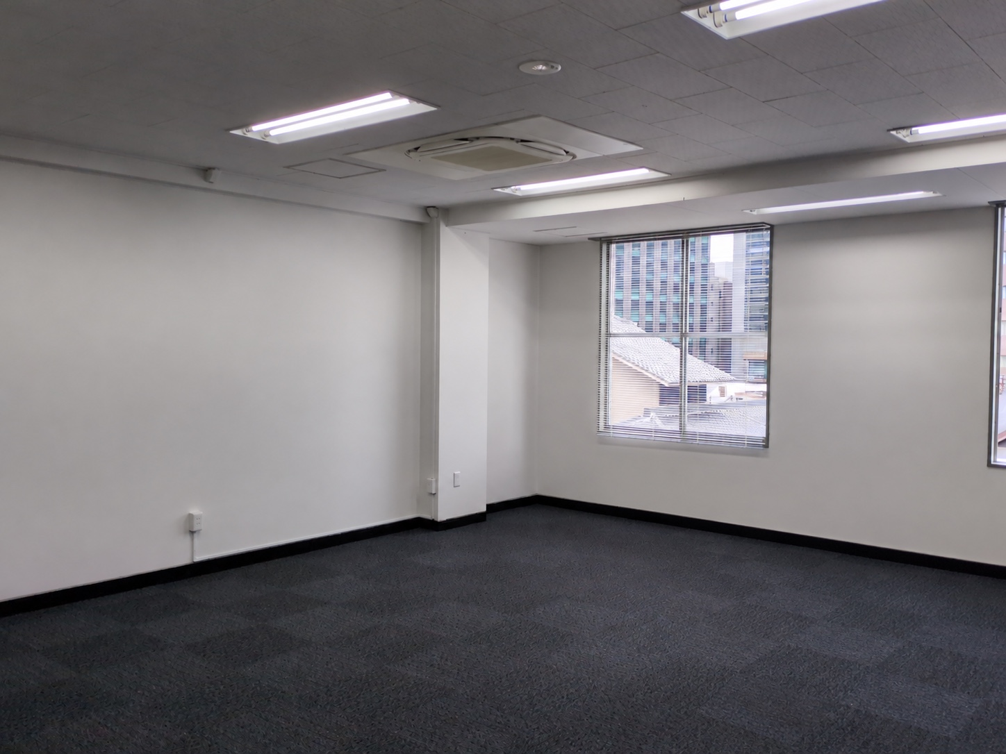室内改修工事（塗装・床張替・LED化）の施工後