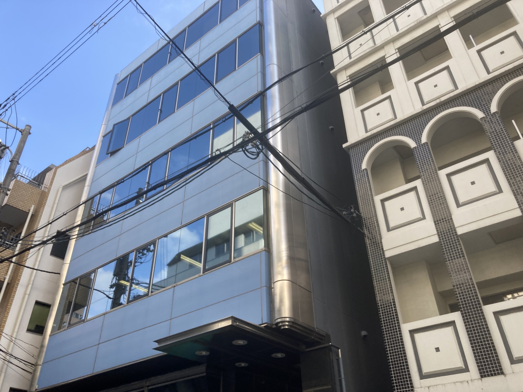 外壁の施工前(斜めから)